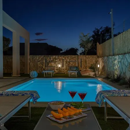 Shamsi - Heated Pool And At 70mt